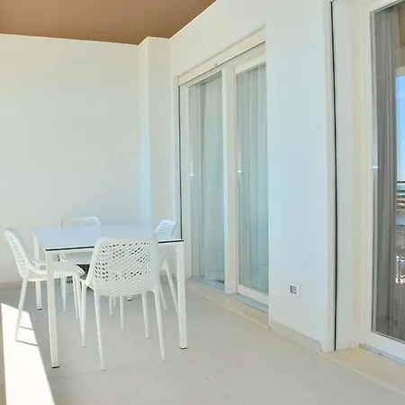 公寓 Adorable With Terrace Overlooking The Sea